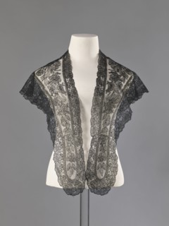 Mantilla, floral ornaments; Chantilly lace; lace; clothing accessory; women's clothing; fashion;