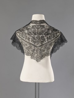 Mantilla, floral ornaments; Chantilly lace; lace; clothing accessory; women's clothing; fashion;