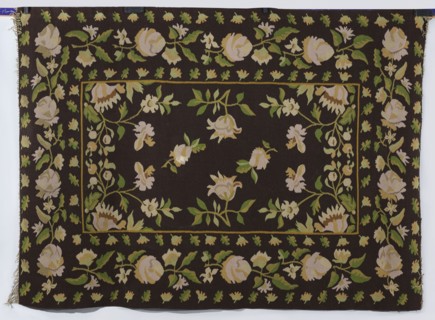 Kilim, Boncza fl. ca. 1920–1930. In the main field, symmetrically presented motifs of floral
