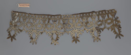 Lace, bobbin lace, 16th/17th century, Flanders, fabric, width 7 cm, length 27 cm, A decorative lace
