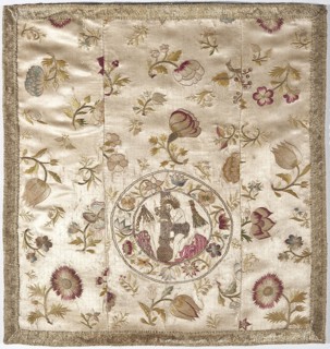 Velum made of three fragments of white cream satin, embroidered. Below half the height in a
