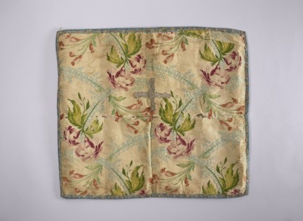 Velum;, church paraments; revindication provenance; flowers, leaves, plant ornaments; sacred art;