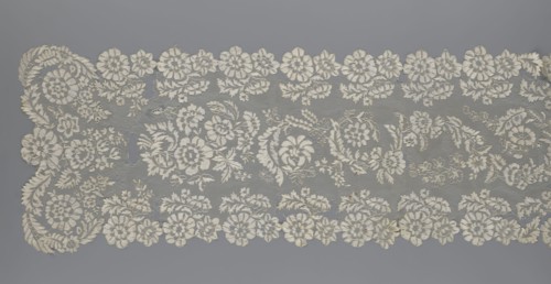 Shawl, 19th century, Europe. Lace shawl, women's clothing accessory; serrated edges; design: in the