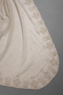 Dress with train, Ludwika Queen of Prussia; 1776–1810 — souvenirs. Dress of white muslin, high