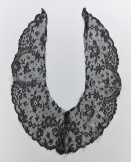Collar, lace clothing accessory for women's fashion; lace collar with shell-and-lace motifs around
