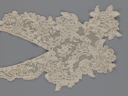 Collar, origin unknown, floral ornaments, clothing accessory for women's fashion, embroidery.
