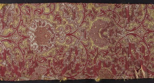 Fabric fragment, textiles, fragments of silk fabrics, patterned fabrics, brocades, net patterns.