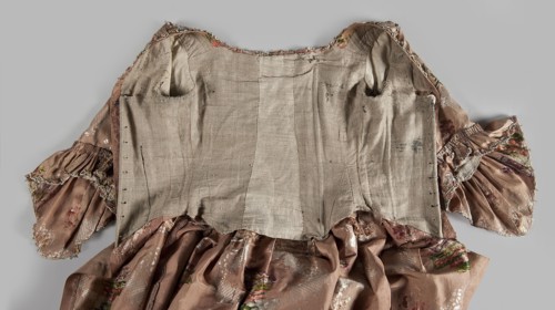 Two-piece robe à la française dress, silk in the colour of dried rose with motifs of colourful