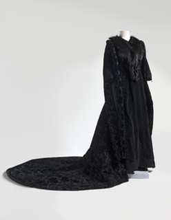 Dress, Art Nouveau style, late 19th century, Poland, attributed, Women's garment, lightly fitted at