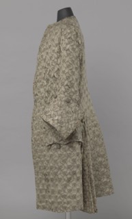 Szustokor, Szustokor made of silver lamé with a net ornament featuring a pattern of small flowers.