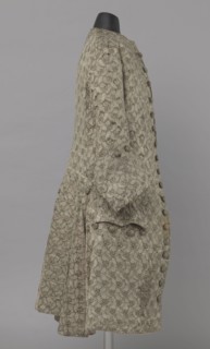Szustokor, Szustokor made of silver lamé with a net ornament featuring a pattern of small flowers.