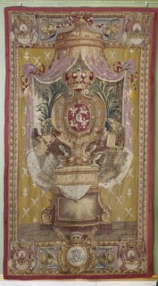 Heraldic tapestry, On the vertical axis, at center under a royal crown in a cartouche beneath a