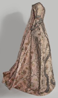 Robe à la française robe à paniers à coudes, two-piece, 1764. Pink grosgrain with swirling