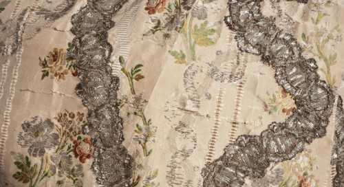 Robe à la française robe à paniers à coudes, two-piece, pink grosgrain with swirling silver