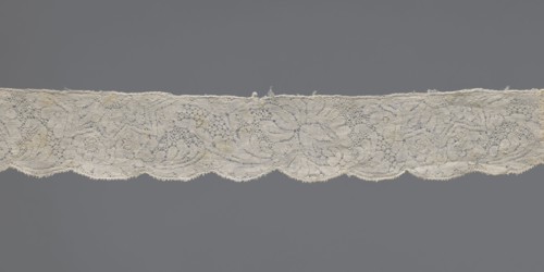 Lace fragment, early 18th century, Binche. Materials: lace fabric; dimensions: width 3 cm, length