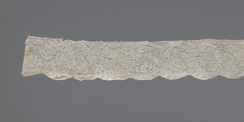 Lace fragment, early 18th century, Binche. Plant ornaments with rosette and rose motifs; twig motif
