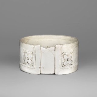 Women's collar, made of thin white linen, stiffened, decorated with openwork embroidery. Edges on