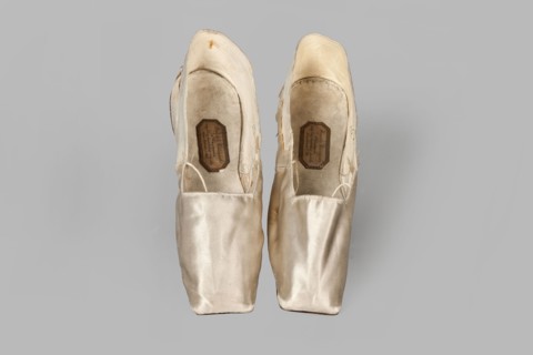 Women's slippers by Wincenty Witoszynski, ca. 1840–1850. Shallow, flat women's slippers made of