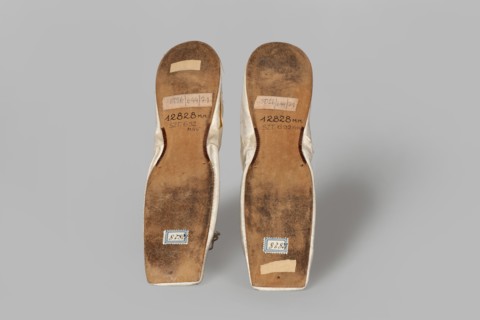 Women's slippers by Wincenty Witoszynski Warsaw, shoemaker's workshop, ca. 1840–ca. 1850. Shallow,