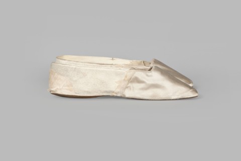Women's slippers by Wincenty Witoszynski, ca. 1840–1850. Shallow, flat women's slippers made of