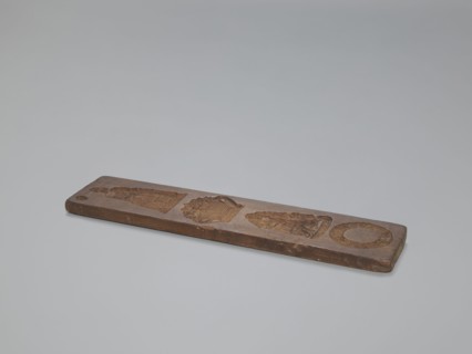 Double-sided gingerbread mould. Obverse: four motifs — at the top a female figure in a long