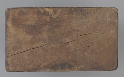 Double-sided gingerbread mould. Side A: figure of a lady in a decorative, pleated early