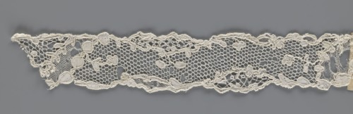 Lace fragment, mid-18th century, France. Lace with an ornament carried on two edges and a free