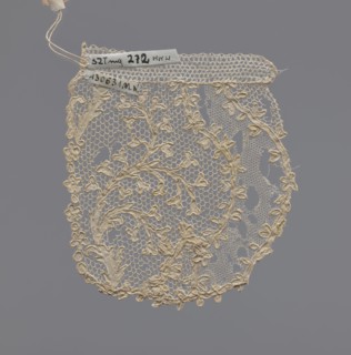 Lace fragment of a jabot, lace, 1st half of the 18th century, France; dimensions: length 10 cm,
