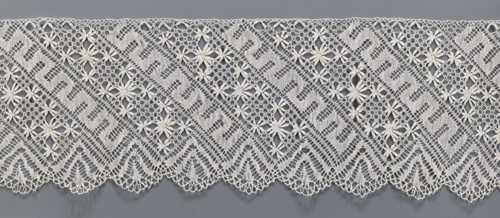Lace fragment, bobbin lace. White, section of a strip with a pattern of diagonal stripes with
