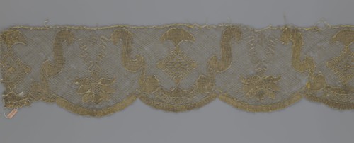 Lace fragment by Kublicki Piottuch, Alfred 1861–1945. The lace strip is finished with flat, arched