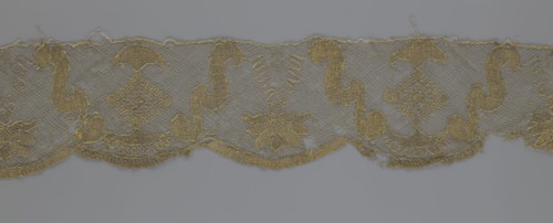 Lace fragment, lace strip finished with flat arched teeth on one side and straight on the other. In