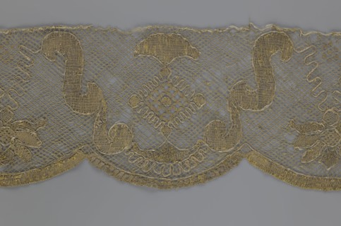 Lace fragment, lace. The lace strip is finished with flat, arched teeth on one side and straight on