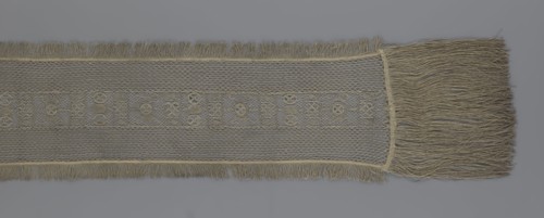 A so-called Saxon lace belt, lace belt accessory for men's clothing. The central part is a