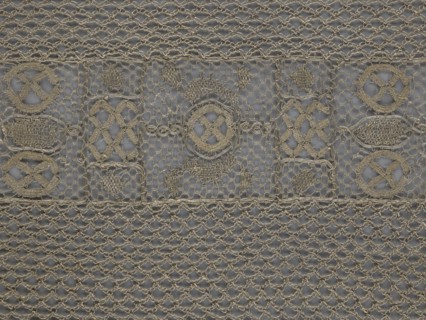 A so-called Saxon lace belt, lace belt accessory for men's clothing. The central part is a