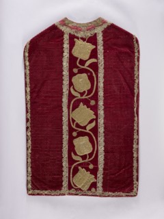 Chasuble, Liturgical vestment, end of 17th century embroidery. Central column embroidered with gold