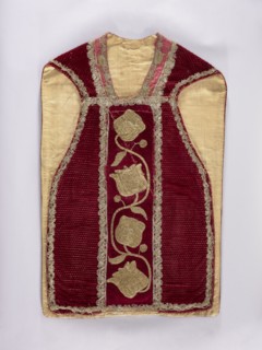 Chasuble, Liturgical vestment, 17th century end of 17th century - embroidery. Central column