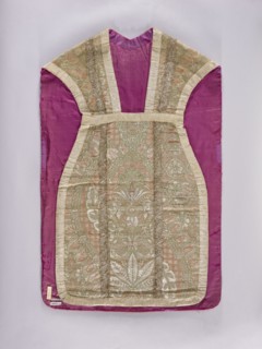 Chasuble, Liturgical vestment made of two types of lace fabrics: the front and sides of the back