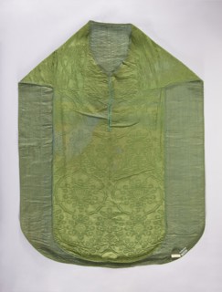 Chasuble, repossession, Design: plant ornaments and flowers—roses and thistle flowers—forming a