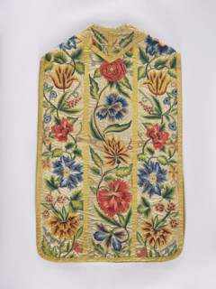 Chasuble, Chasuble made of woolen canvas embroidered with patterns of large, fantastic, diverse