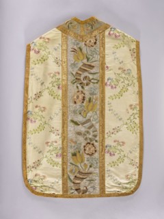 Chasuble made of cream-colored silk brocaded with a pattern of leafy, twisting twigs bearing small