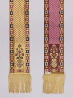 Half-belt. Double-sided silk half-belt. Each head features a single motif of a flower bouquet in a