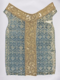 Chasuble, liturgical vestment. Genoese velvet, patterned, convex, with a regularly repeating motif