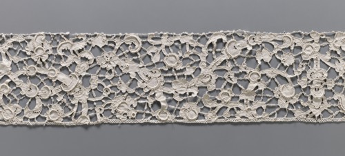 Lace fragment, needle lace with floral ornaments, pattern of large, thick branches with stylized