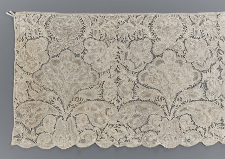 Lace fragment, unknown creator; purchase provenance. Brussels lace, early 18th century. Pattern