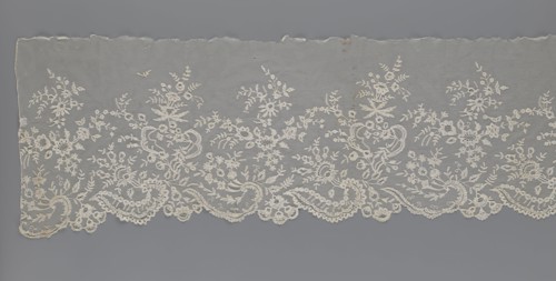 Lace fragment — shuttlecock;, Fashion accessory: needle lace and bobbin lace shuttlecocks; tiny