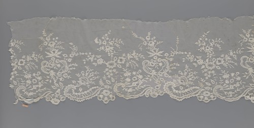 Lace fragment - shuttlecock;, Fashion accessory: clothing lace combining needle lace and bobbin