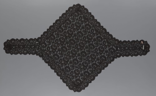 Cape, lace, in the form of a square with two wide, elongated lace ties. Continuous floral ornament