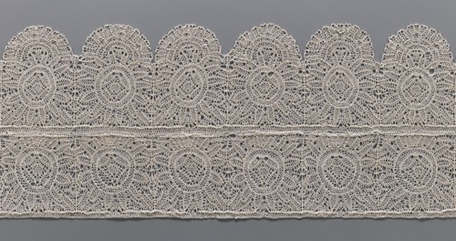 Lace fragment, bobbin lace, 17th century, Flanders. Two laces sewn together across their entire