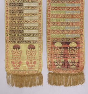 Kontusz belt, Bipartite heads with a motif of elongated flower bushes of various species with