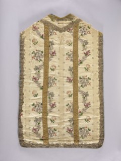 Chasuble, floral ornaments with flowers and leaves, columns on the back highlighted with wide gold